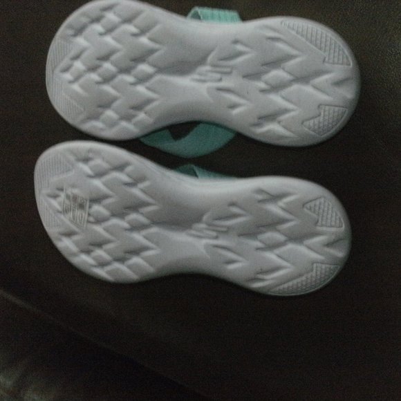 Sketchers On The Go Flip Flop Sandal Mint Green Strap & Pink youth size 3 - Picture 2 of 2